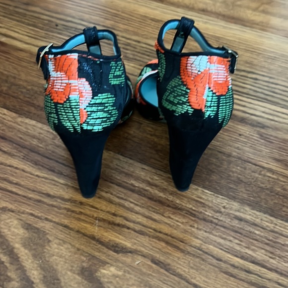 Anthropologie Paola d’Arcano T strap pumps with abstract floral pattern - Picture 3 of 7